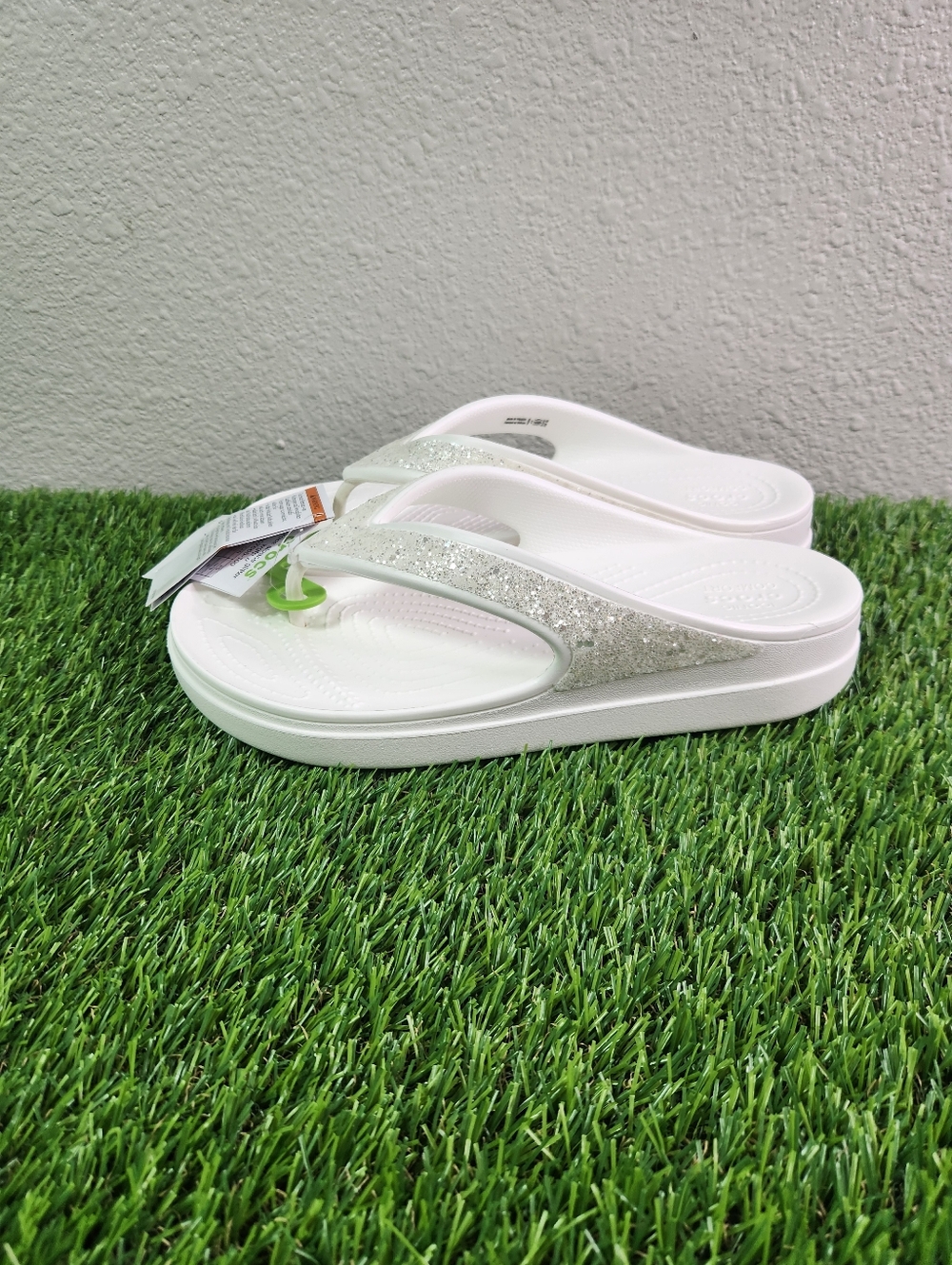 Crocs Women's White Sloane Glitter Flip Sandal size 10 207665-100